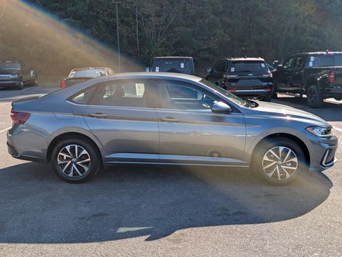 Used 2025 Volkswagen Jetta S image 10