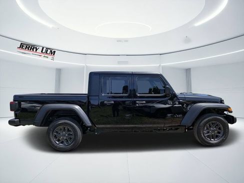 New 2026 Jeep Gladiator Sport AWD/4WD image 2