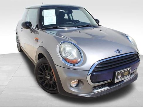 Used 2017 MINI Cooper 2-Door Hardtop image 2