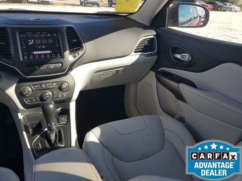 Used 2021 Jeep Cherokee Latitude Lux w/ Sun & Sound Group image 12