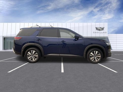 Used 2024 Nissan Pathfinder SL AWD/4WD image 9