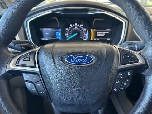 Used 2017 Ford Fusion SE w/ Fusion SE Technology Package FWD image 22