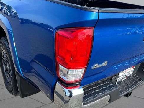 Used 2017 Toyota Tacoma SR5 w/ Tow Package AWD/4WD image 28