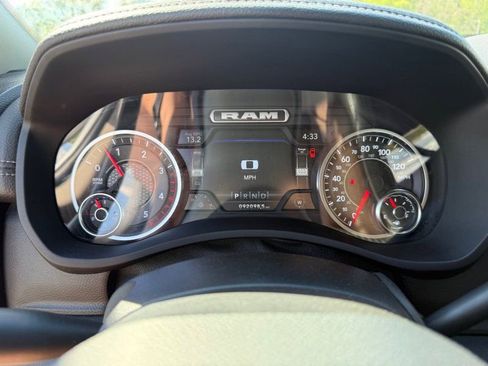 Used 2024 RAM 2500 Laramie AWD/4WD image 24