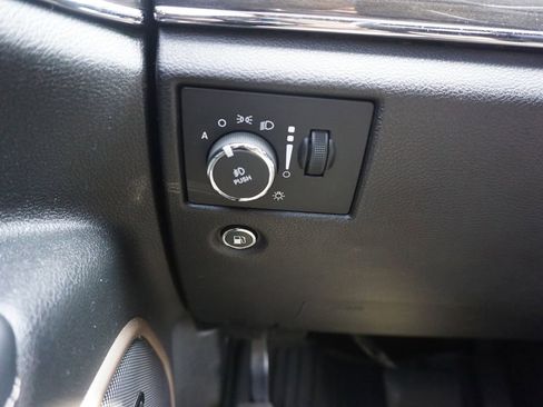 Used 2017 Jeep Grand Cherokee Overland image 4