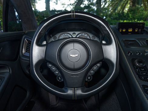 Used 2018 Aston Martin Vanquish S image 20