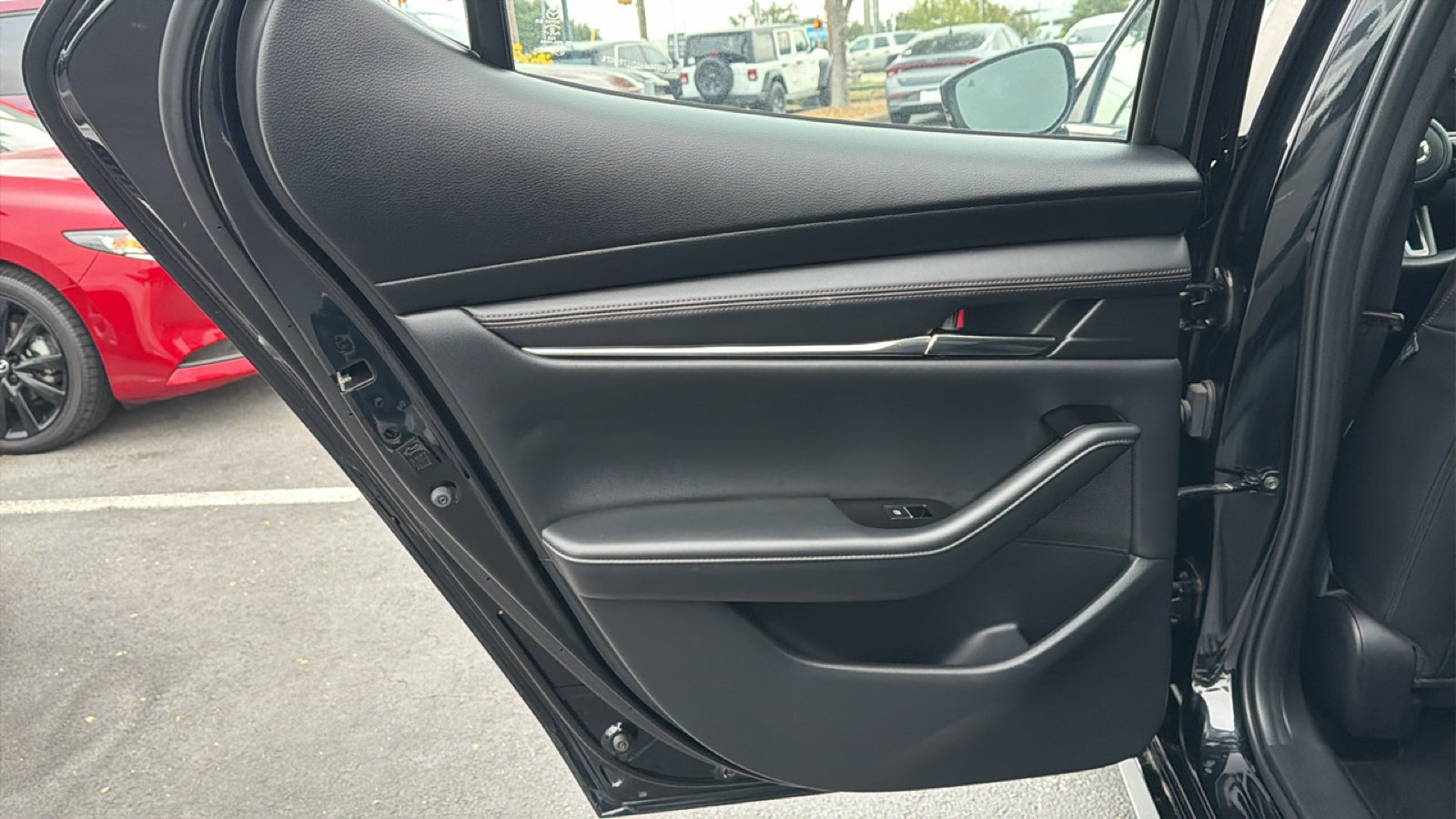 Used 2025 MAZDA MAZDA3 s FWD image 23