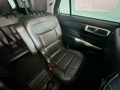Used 2021 Ford Explorer XLT w/ Equipment Group 202A image 14