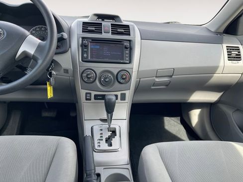 Used 2013 Toyota Corolla LE image 11