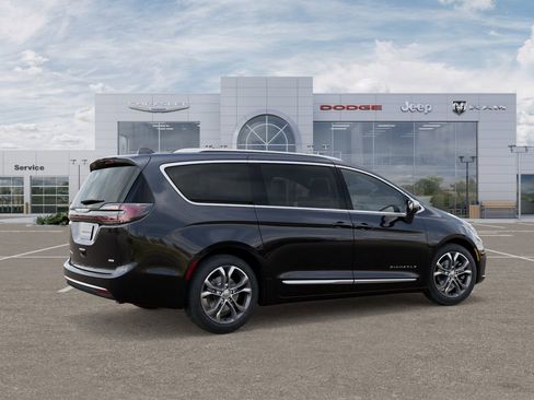 New 2026 Chrysler Pacifica Pinnacle image 4