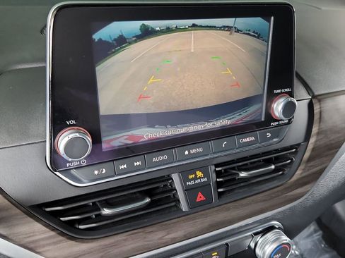 Used 2025 Nissan Altima 2.5 SV FWD image 18