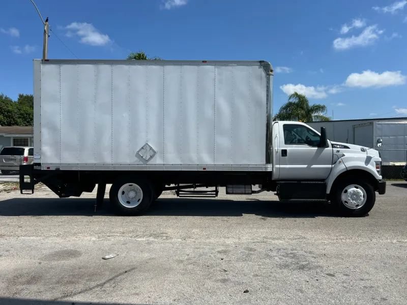 Used 2017 Ford F650 2WD Regular Cab Super Duty image 9