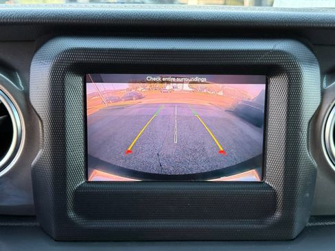 Used 2021 Jeep Wrangler Unlimited Sahara AWD/4WD image 35