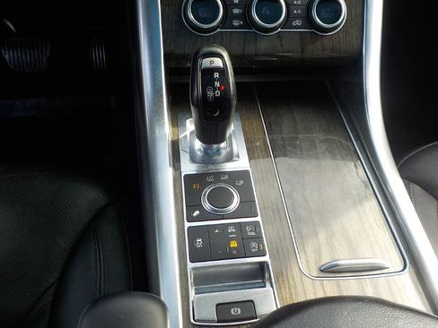Used 2016 Land Rover Range Rover Sport SE image 18