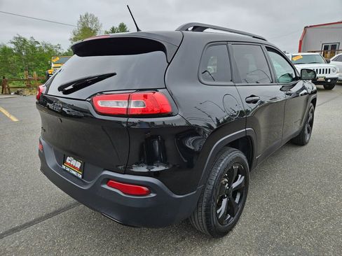 Used 2016 Jeep Cherokee Latitude AWD/4WD image 4