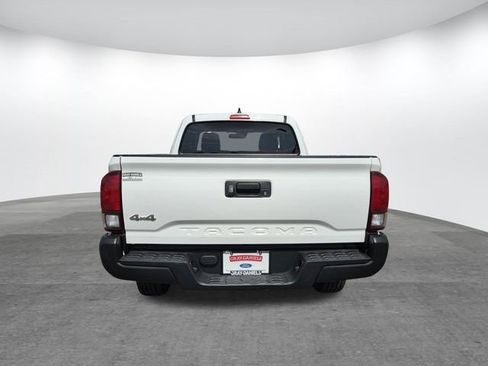 Used 2020 Toyota Tacoma SR image 5