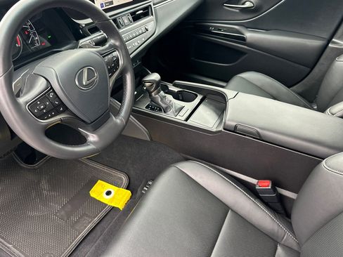 Certified 2025 Lexus ES 350 w/ Premium Package FWD image 7
