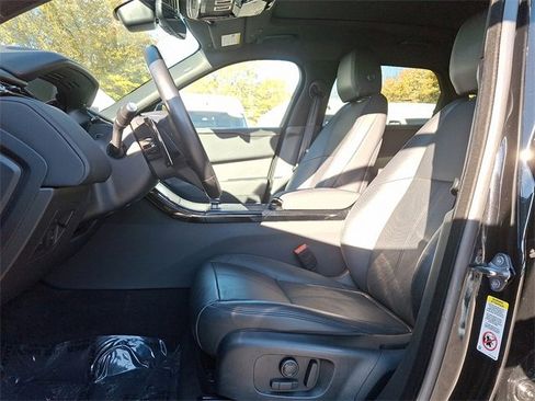 Used 2025 Land Rover Range Rover Velar Dynamic SE image 13