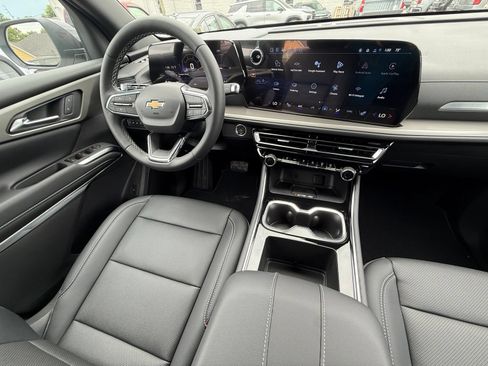 New 2026 Chevrolet Traverse LT w/ Midnight/Sport Edition AWD/4WD image 3