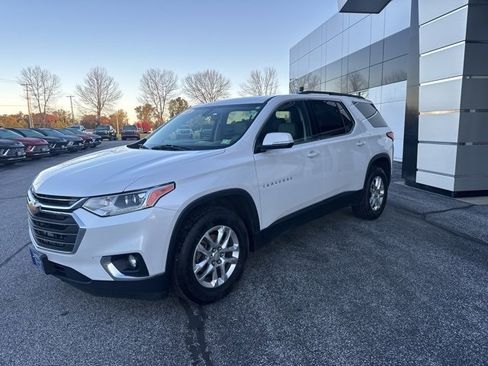 Used 2020 Chevrolet Traverse LT image 3
