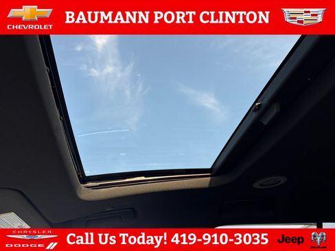 Used 2023 Chevrolet Traverse High Country AWD/4WD image 23