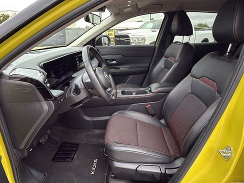 Used 2025 Nissan Kicks SR FWD image 8