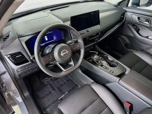 Used 2024 Nissan Rogue SL image 2