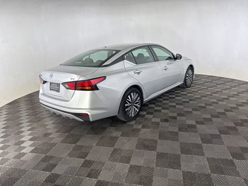 Used 2024 Nissan Altima 2.5 SV FWD image 5