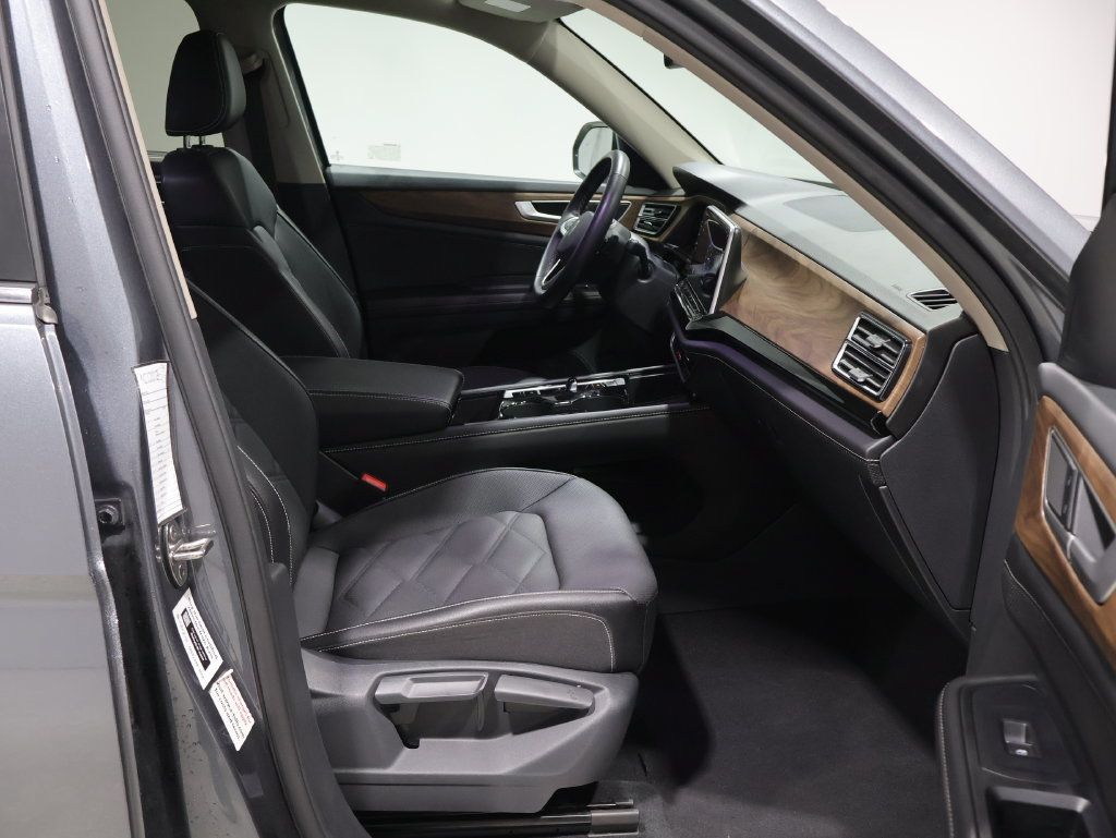 Used 2025 Volkswagen Atlas SE AWD/4WD image 25