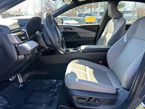 Used 2025 Toyota Camry SE FWD image 31
