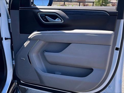 Used 2022 GMC Yukon XL SLT w/ SLT Premium Package image 23