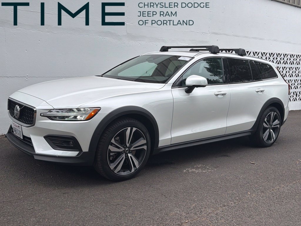 Used 2025 Volvo V60 B5 Cross Country Plus AWD/4WD image 1