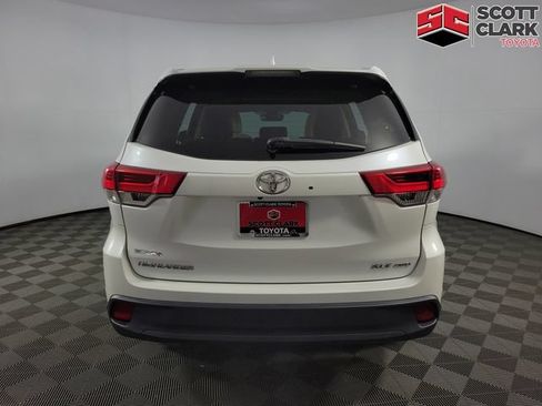 Used 2017 Toyota Highlander XLE AWD/4WD image 6