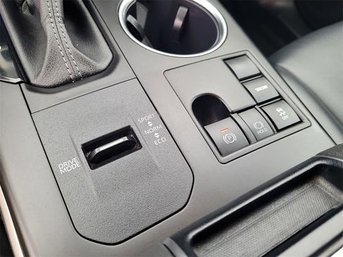 Used 2024 Toyota Highlander XLE image 25