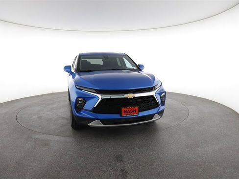 Used 2025 Chevrolet Blazer LT image 3