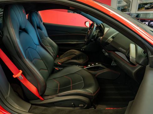 Used 2019 Ferrari 488 GTB RWD image 18