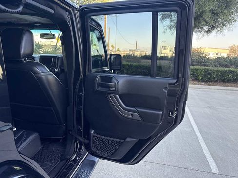 Used 2018 Jeep Wrangler Unlimited Sahara image 13