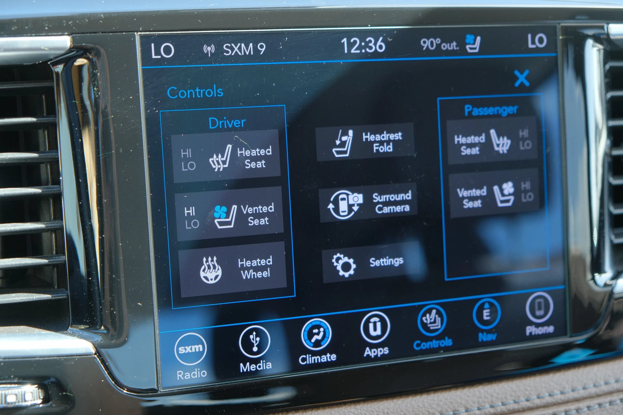 Used 2018 Chrysler Pacifica Limited w/ Tire & Wheel Group FWD image 24