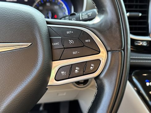 Used 2022 Chrysler Pacifica Touring-L image 30