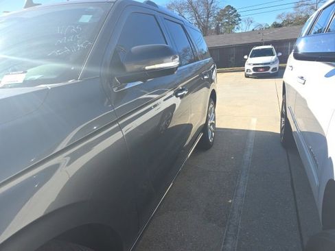 Used 2018 Ford Expedition Limited w/ Equipment Group 302A image 3