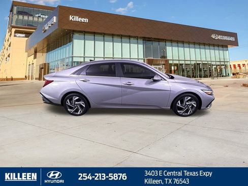 Used 2025 Hyundai Elantra SEL image 9