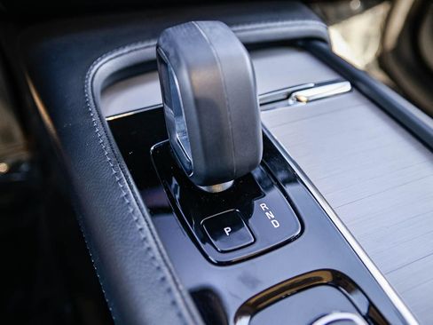 Used 2023 Volvo XC90 B5 Core image 24