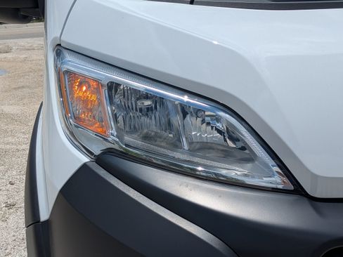 Used 2025 RAM ProMaster 2500 w/ Convenience Group FWD image 10
