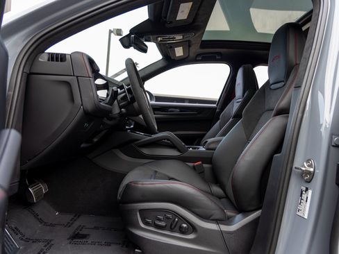 New 2026 Porsche Cayenne GTS image 26