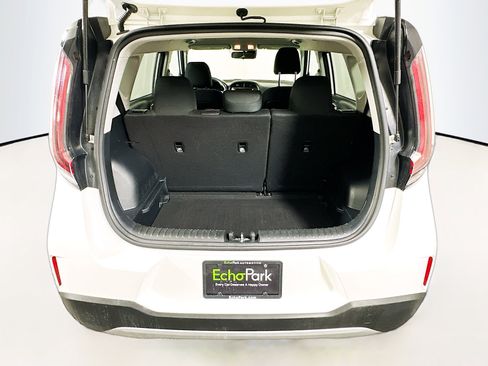 Used 2025 Kia Soul LX w/ LX Technology Package FWD image 27