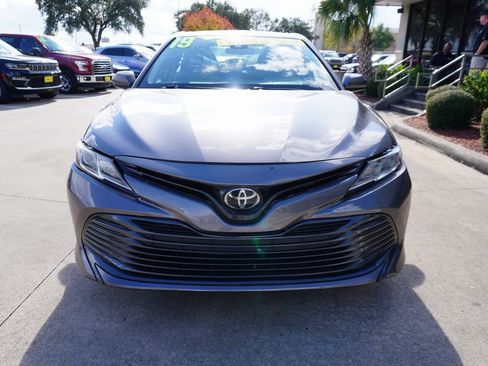 Used 2019 Toyota Camry LE image 2