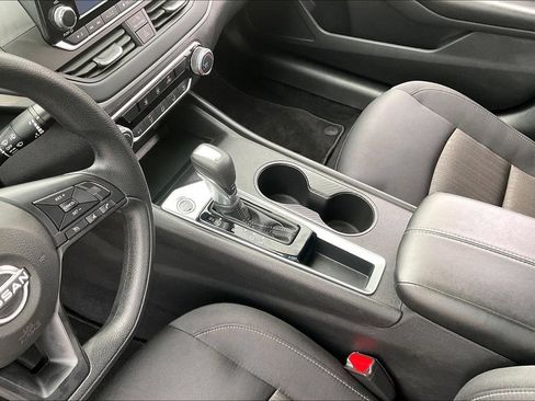 Used 2024 Nissan Altima 2.5 S FWD image 17