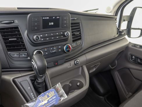 Used 2022 Ford Transit 350 DRW AWD image 19