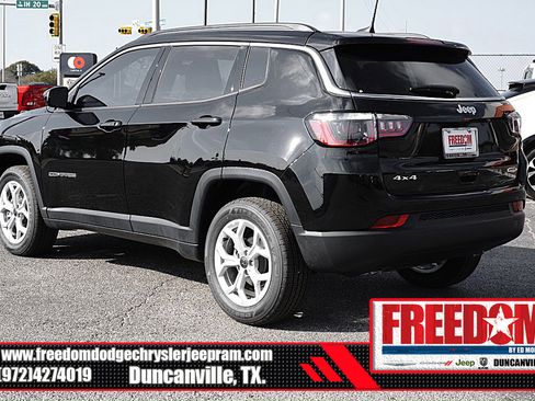 New 2026 Jeep Compass Latitude image 3