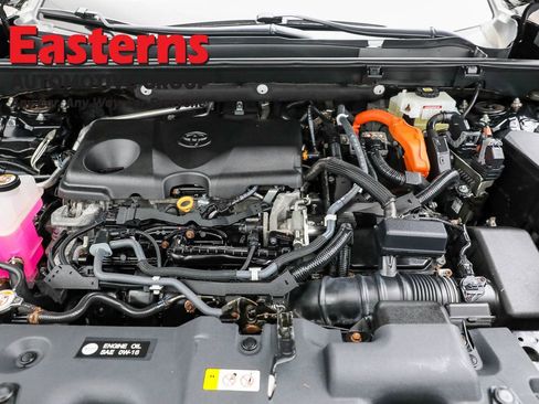 Used 2021 Toyota RAV4 LE image 7